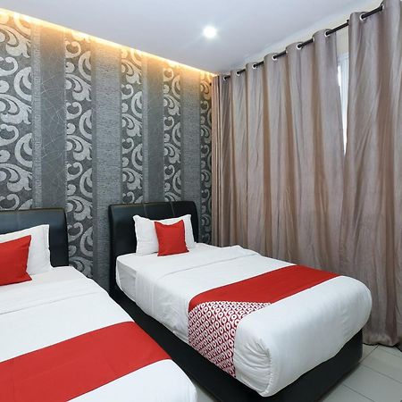 Oyo 89301 Ys Inn Miri Exteriér fotografie